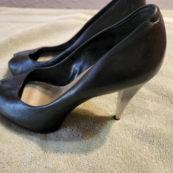 Jessica Simpson peep toe with two tone heel - Picture 2 of 8